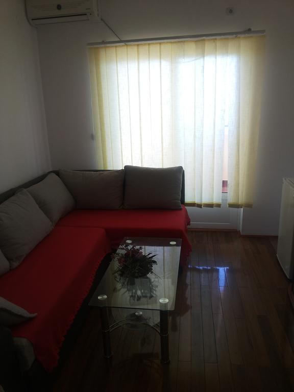 Apartments And Studios Anicic อัตเจฮะห์ ภายนอก รูปภาพ