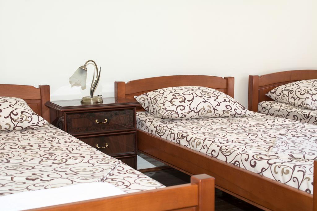 Apartments And Studios Anicic อัตเจฮะห์ ภายนอก รูปภาพ