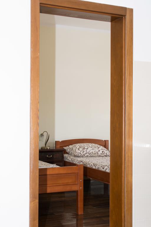 Apartments And Studios Anicic อัตเจฮะห์ ภายนอก รูปภาพ