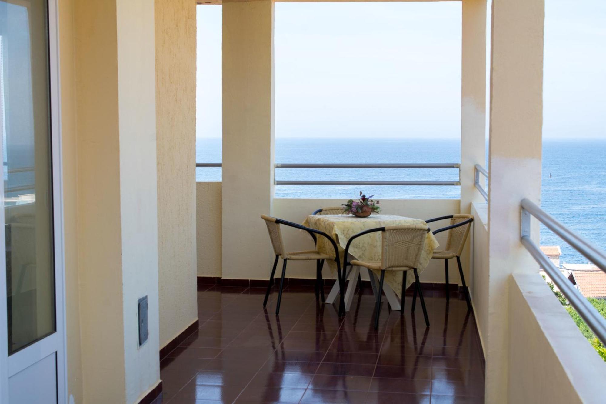 Apartments And Studios Anicic อัตเจฮะห์ ภายนอก รูปภาพ